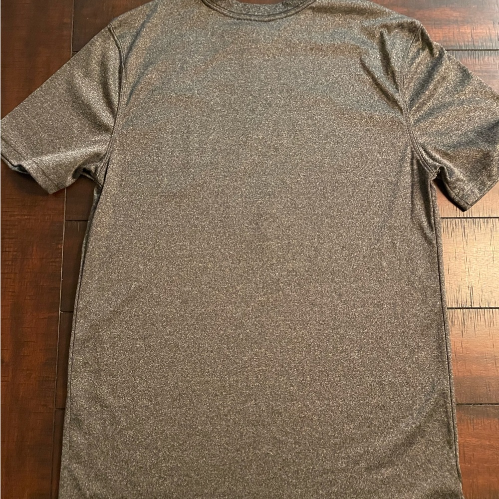 Men’s Medium Gray NBA Miami Heat Activewear Shirt - Picture 2 of 3